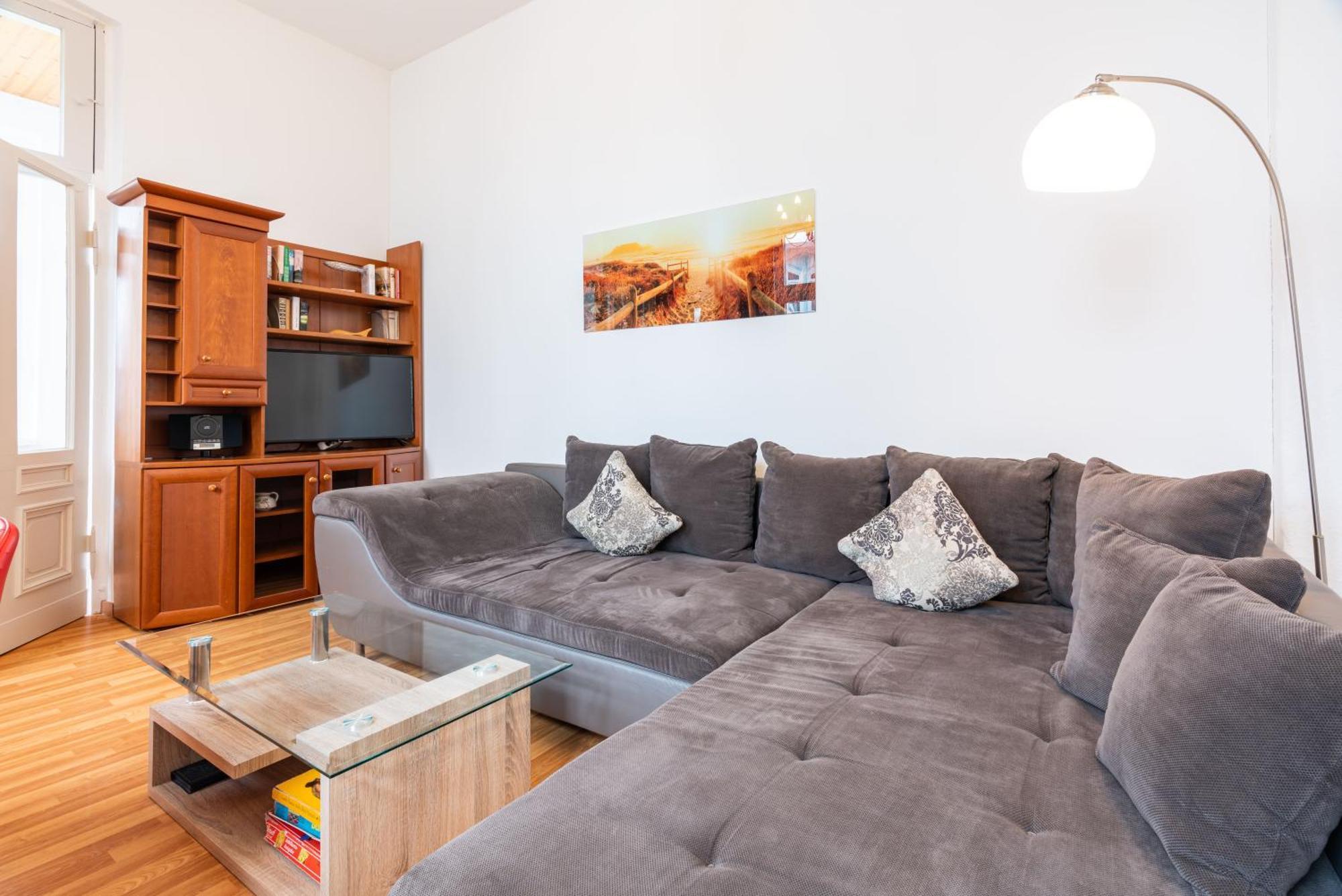 Pier 1 Apartment *